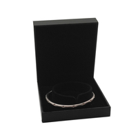 Aangepaste kleine lederen sieraden papieren doos verpakking
